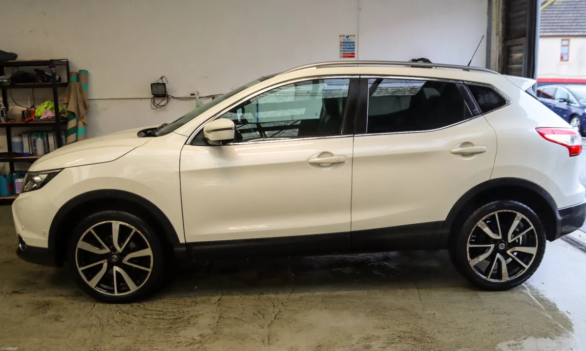 2015 Nissan Qashqai SV 1,5DCi Premium 5-dr - Image 4