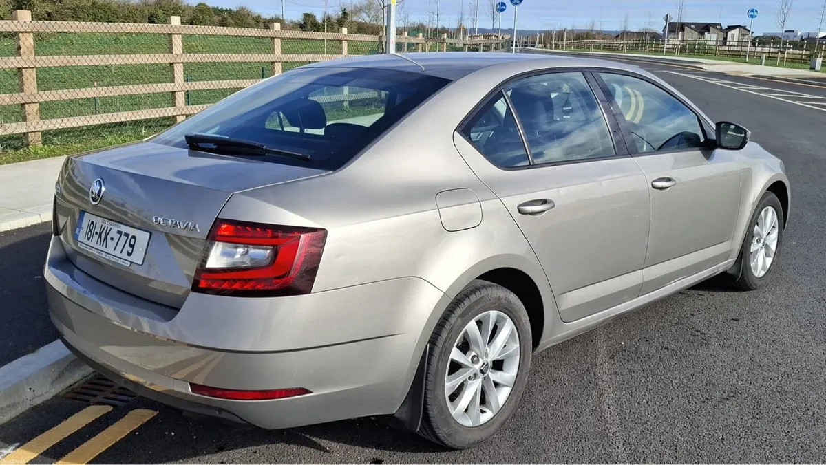 SKODA OCTAVIA 1.6 TAX AND TEST - Image 3