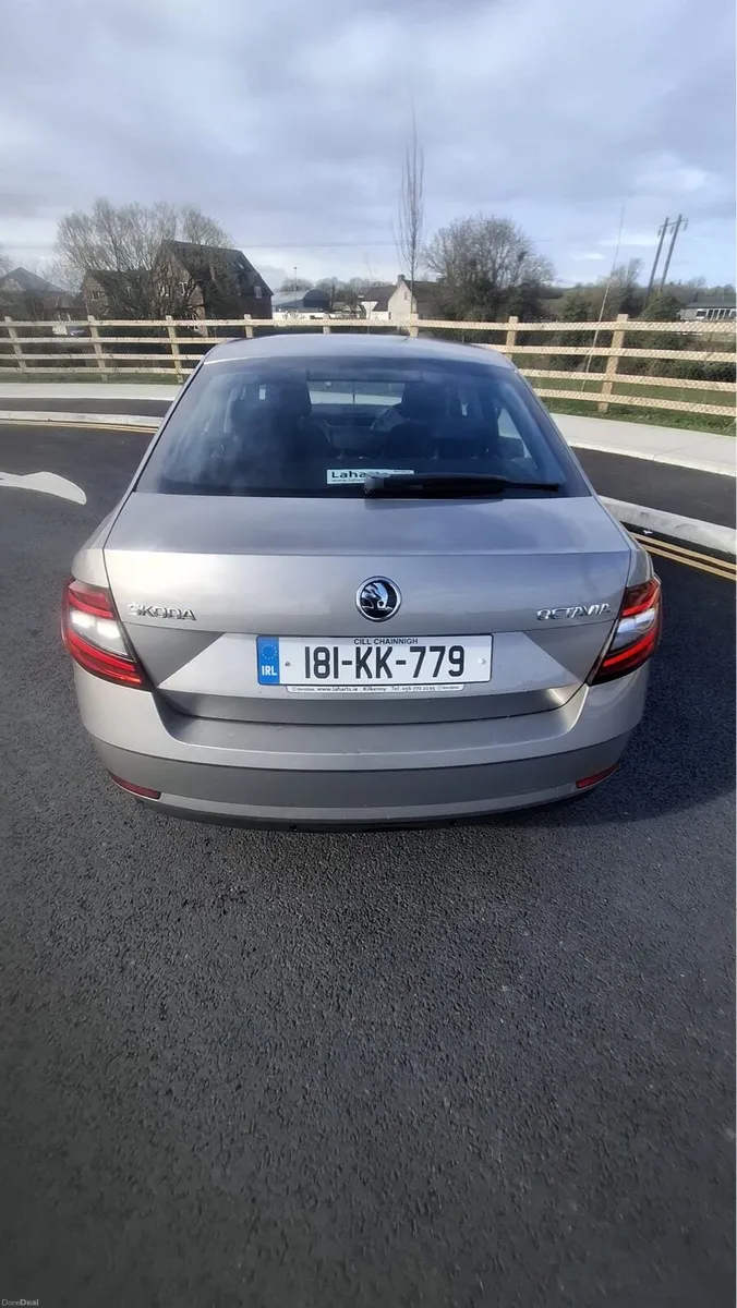 SKODA OCTAVIA 1.6 TAX AND TEST - Image 4