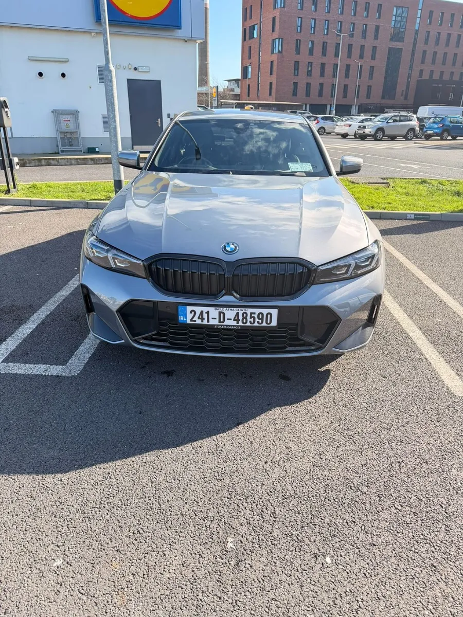 2024 BMW 330e M Sport | HK Audio| Heads Up Display - Image 1