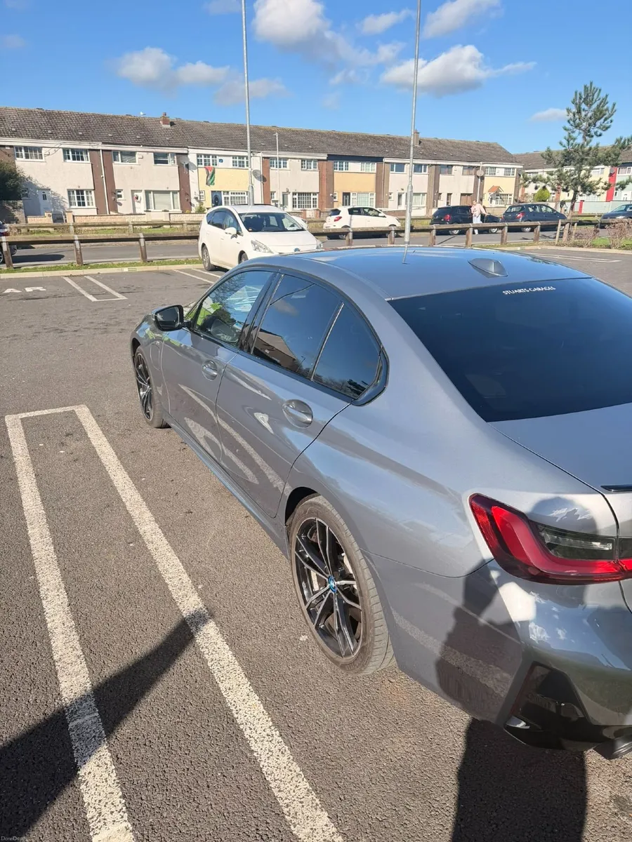 2024 BMW 330e M Sport | HK Audio| Heads Up Display - Image 4