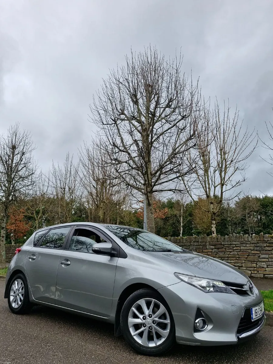 151 Toyota Auris 1.3 Petrol, Nct 5/27 Tax 10/26 - Image 2