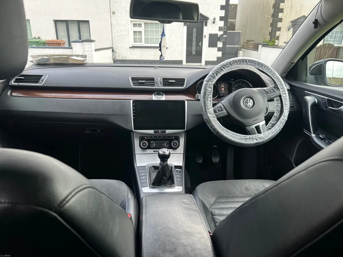 Volkswagen Passat 2011 - Image 3