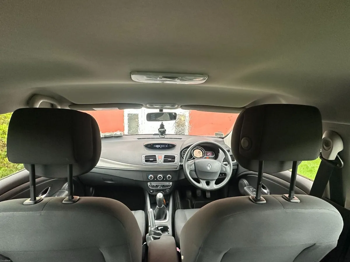 2011 Renault Megane, Taxed / NCT / Ideal First Car - Image 3