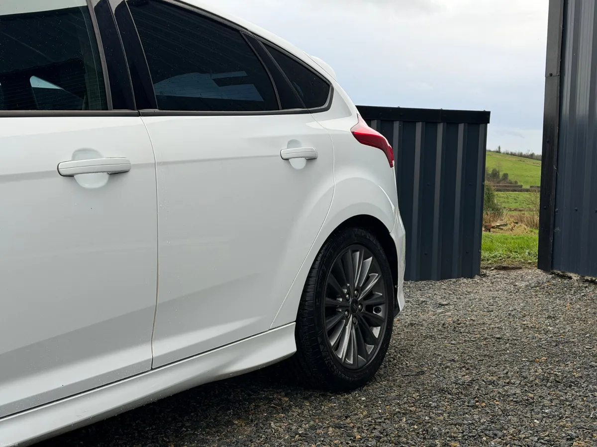 2017 (171) Ford Focus ST Line - Image 3