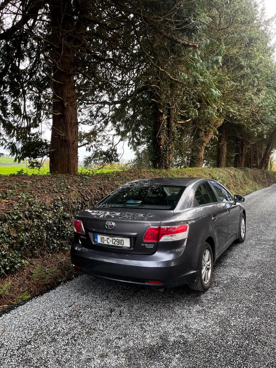 Toyota Avensis 2010 - Image 2
