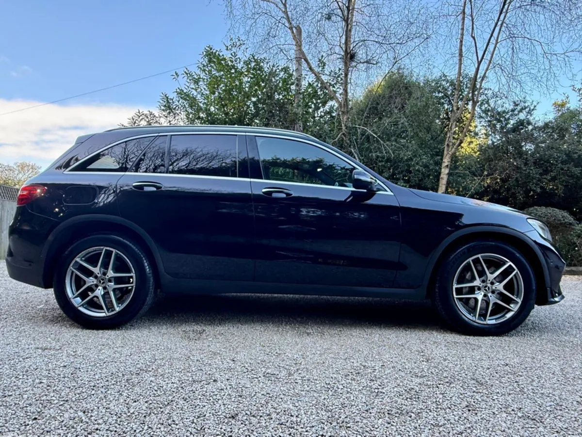 Mercedes-Benz GLC 250  PETROL 4MATIC AMG LINE PREM - Image 4