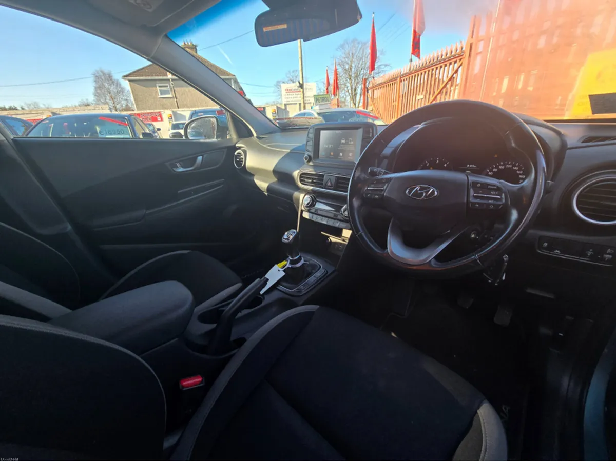 Hyundai KONA KAUAI EXECUTIVE 5DR (NCT 04/27) - Image 5