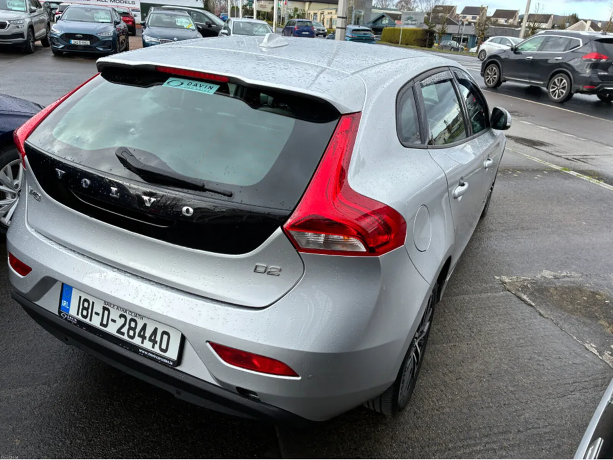 Volvo V40 D2 MOMENTUM ED 5DR - Image 6