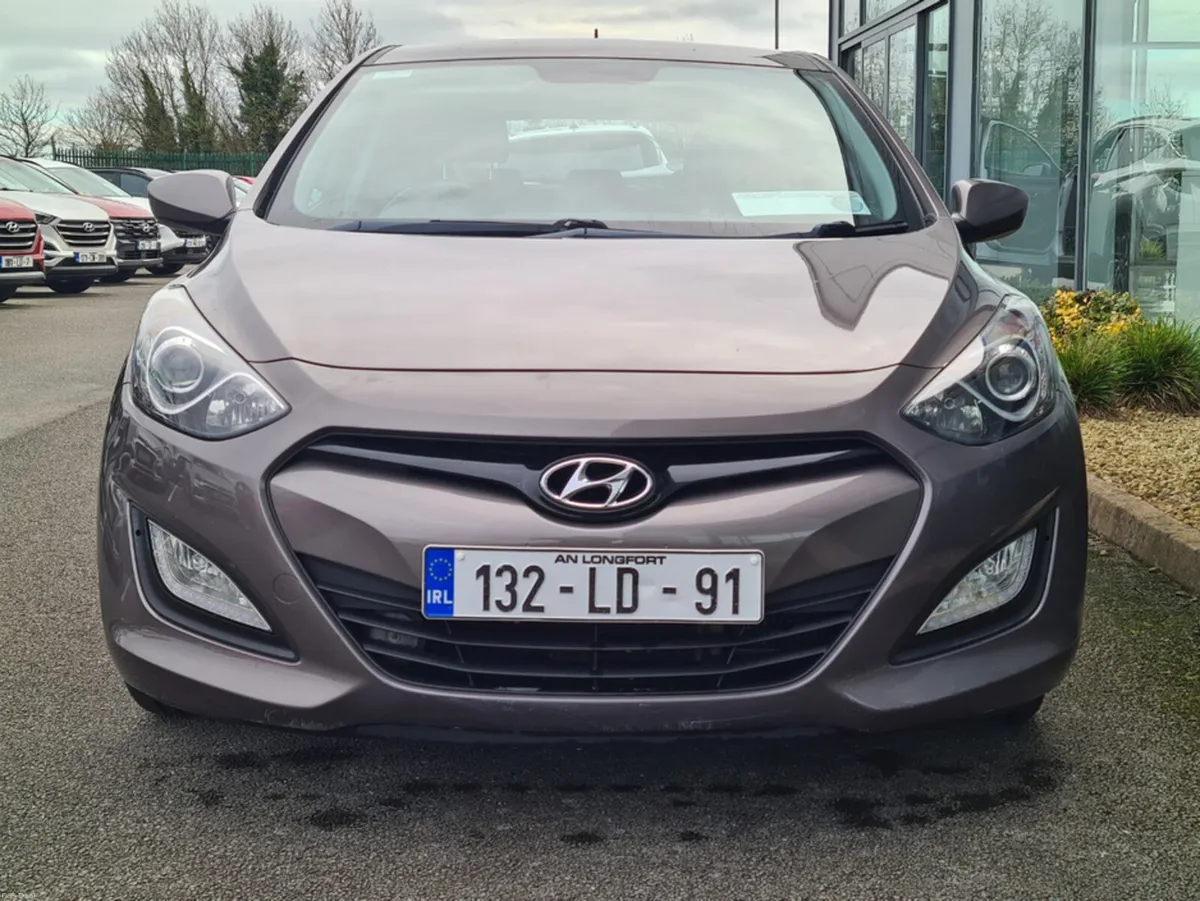 Hyundai i30 1.4 DSL CLASSIC 4DR - Image 2