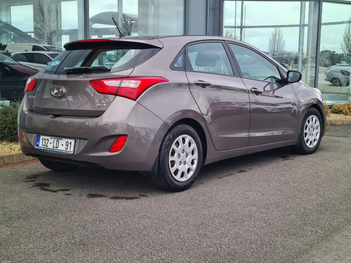 Hyundai i30 1.4 DSL CLASSIC 4DR - Image 4