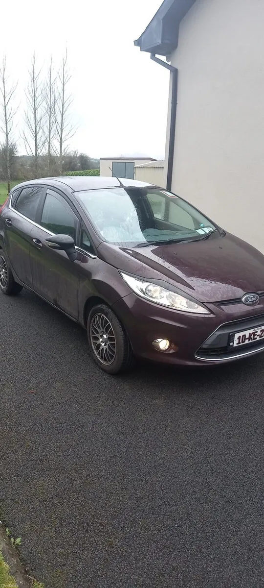 Ford Fiesta 2010 - Image 2