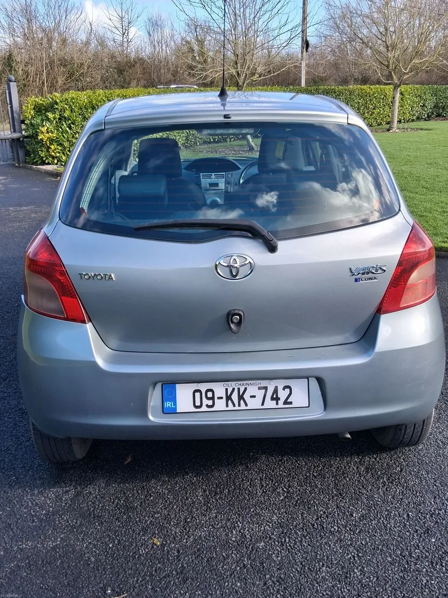 Toyota Yaris 2009 - Image 2