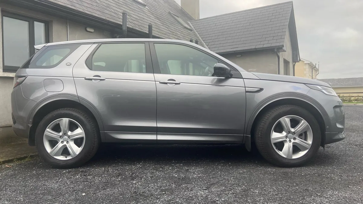 Discovery Sport High Spec R-Dynamic 300HP Plug-in - Image 2