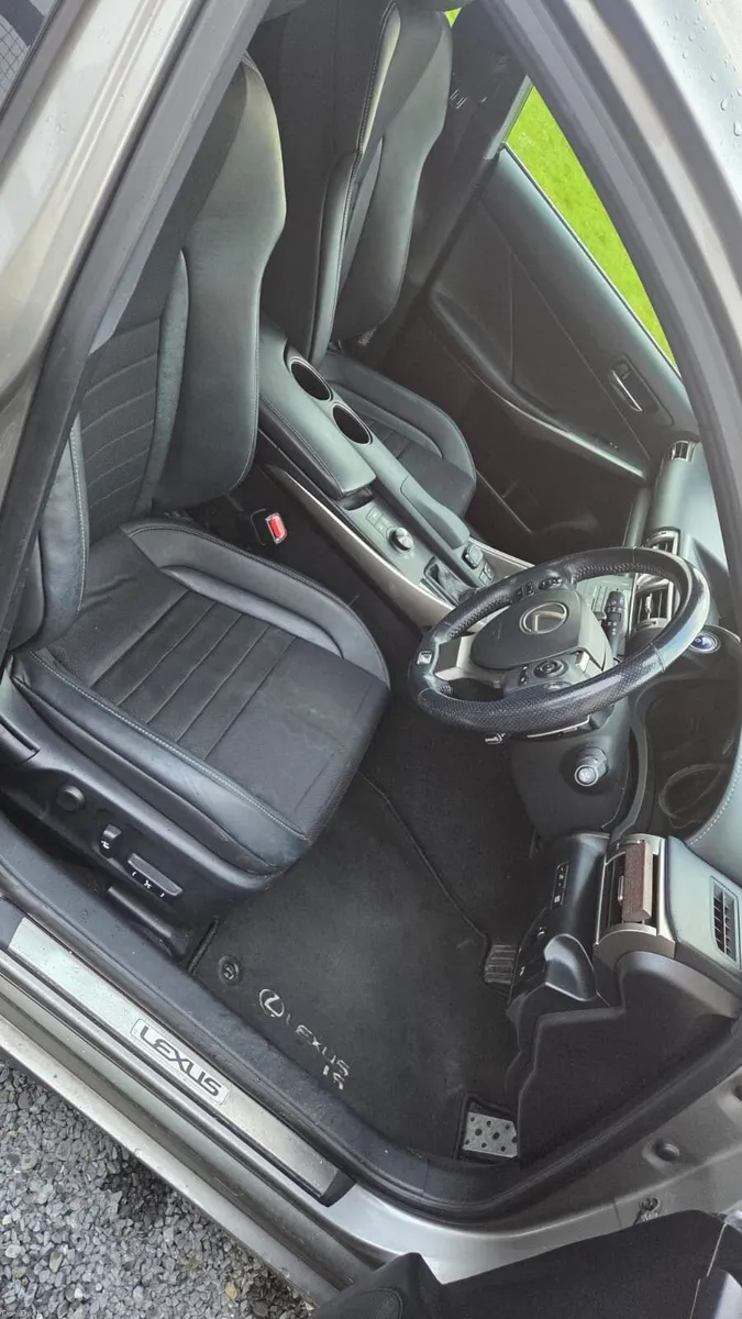 2015 Lexus IS 300h F Sport - Image 6