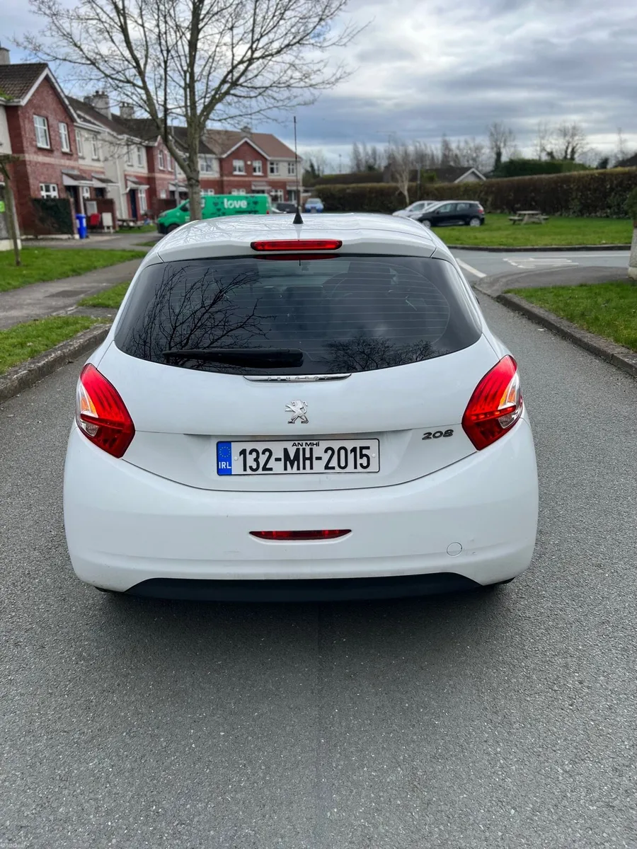 Peugeot 208 - Image 2