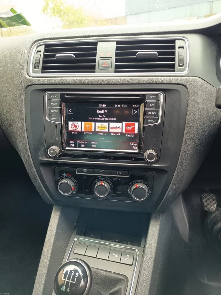 Volkswagen Jetta 2018 - Image 2