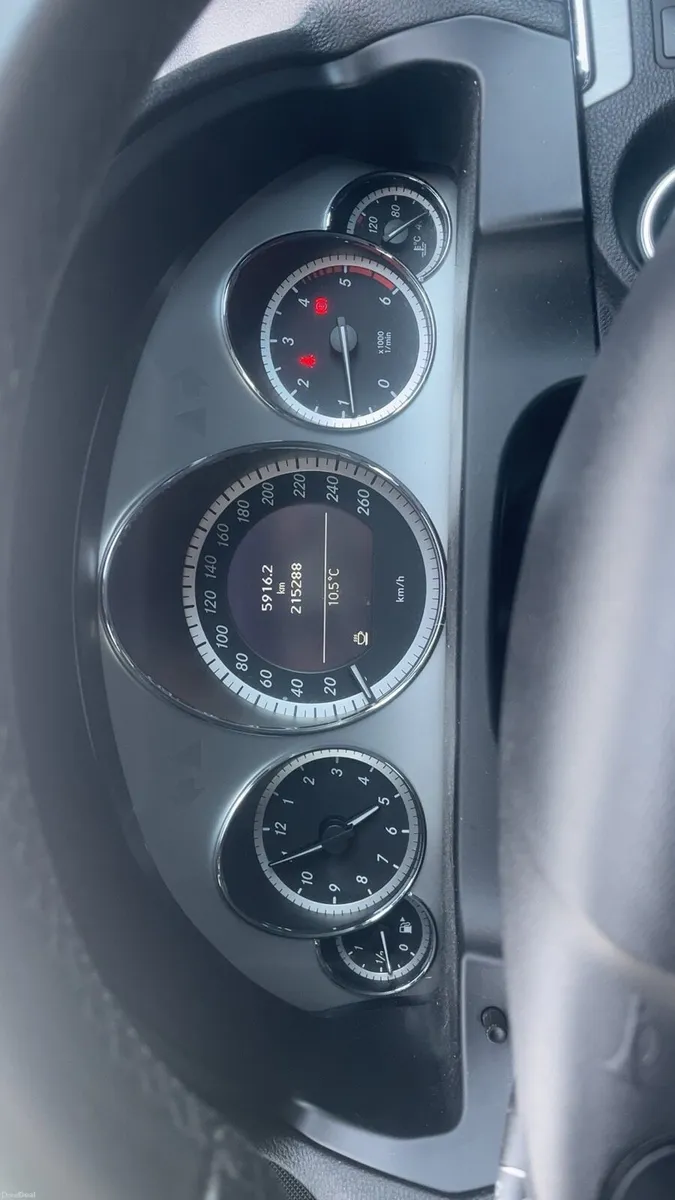 2012 Mercedes e220 - Image 6