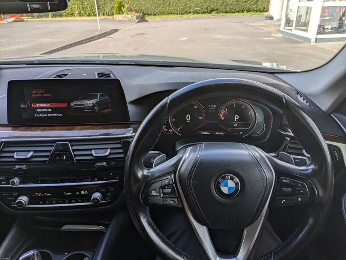 2017 BMW 5 Series - Image 3