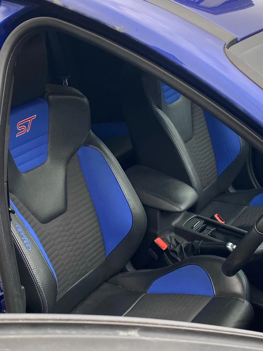 Blue Ford focus ST - Image 4
