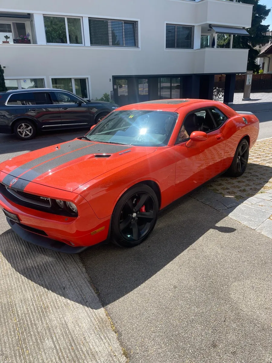 2009 dodge challenger - Image 1