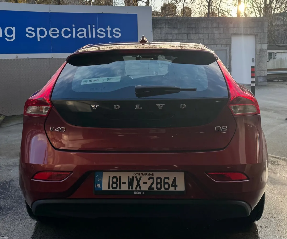 Volvo V40 2018 - Image 2