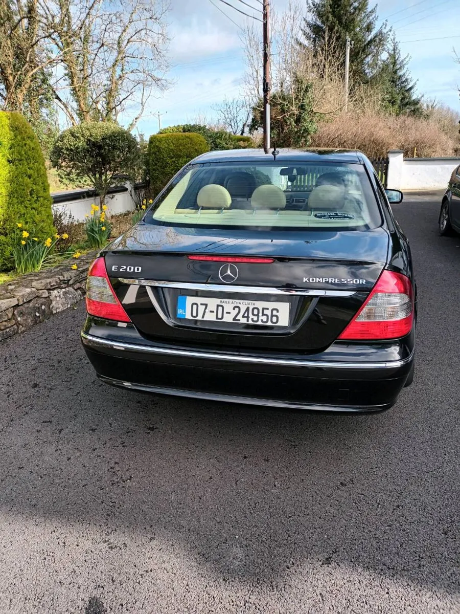 2007 Mercedes E200 - Image 2