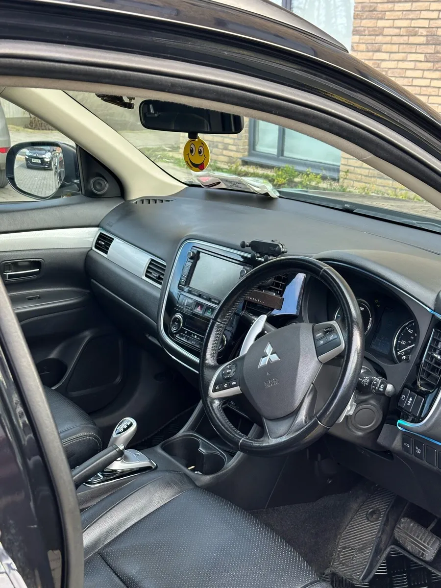 Outlander 2015-PHEV-Low mileage, Top Spec- €9,800 - Image 4