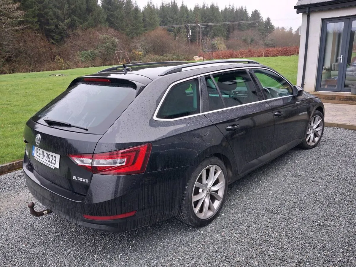 SKODA SUPERB AMBITION 2.0 TDI 150BHP 4 DR COMBI.
M - Image 3