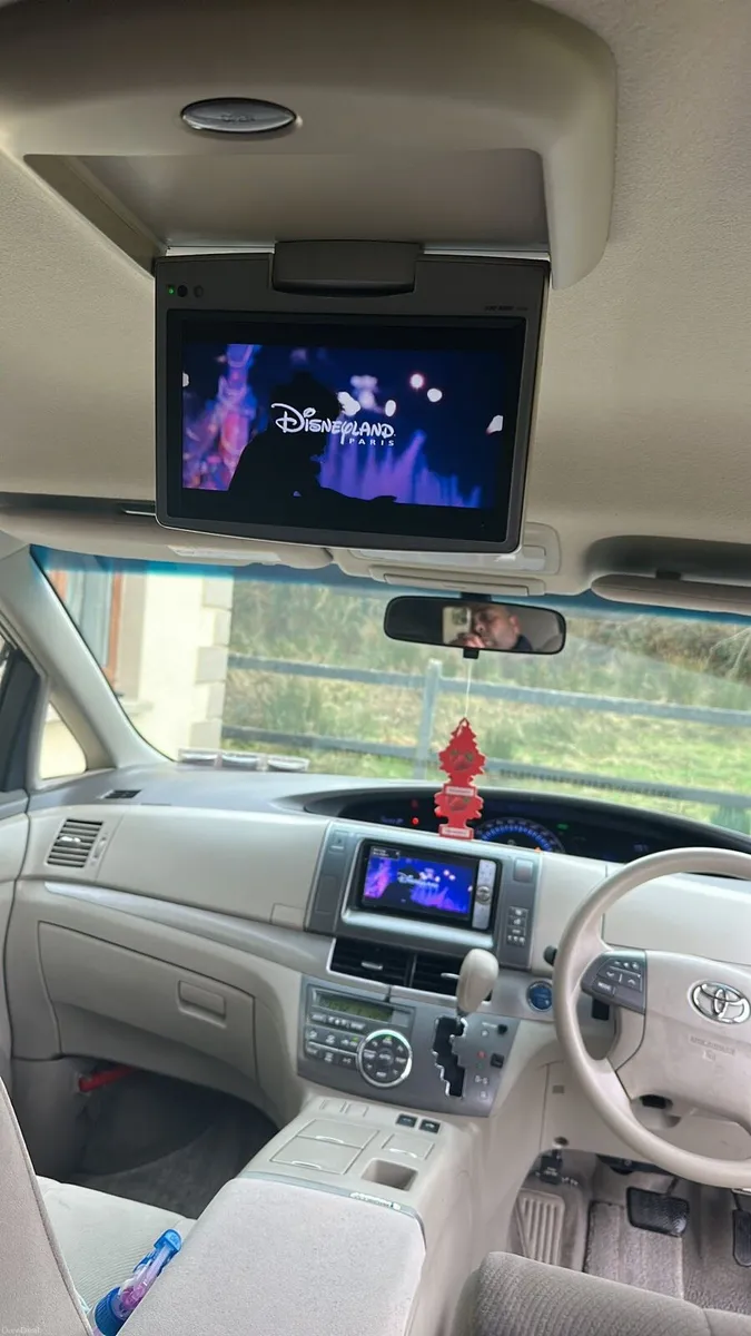 Automatic Toyota Estima 2011 hybrid 8 seater - Image 2