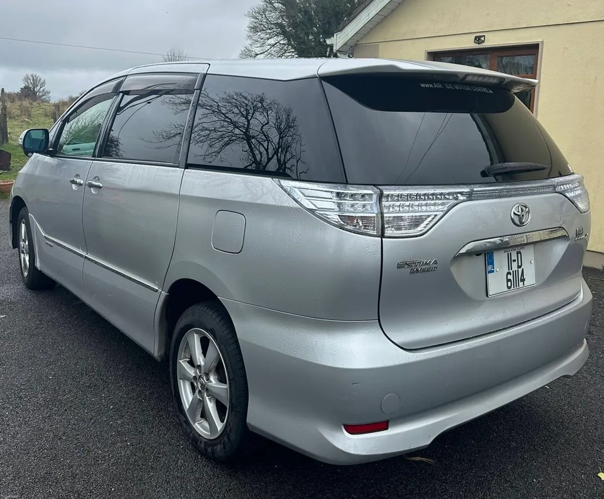 Automatic Toyota Estima 2011 hybrid 8 seater - Image 4