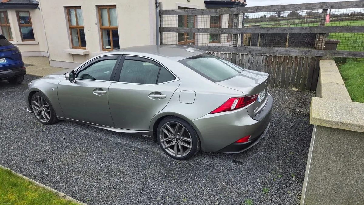 2015 Lexus IS 300h F Sport - Image 3