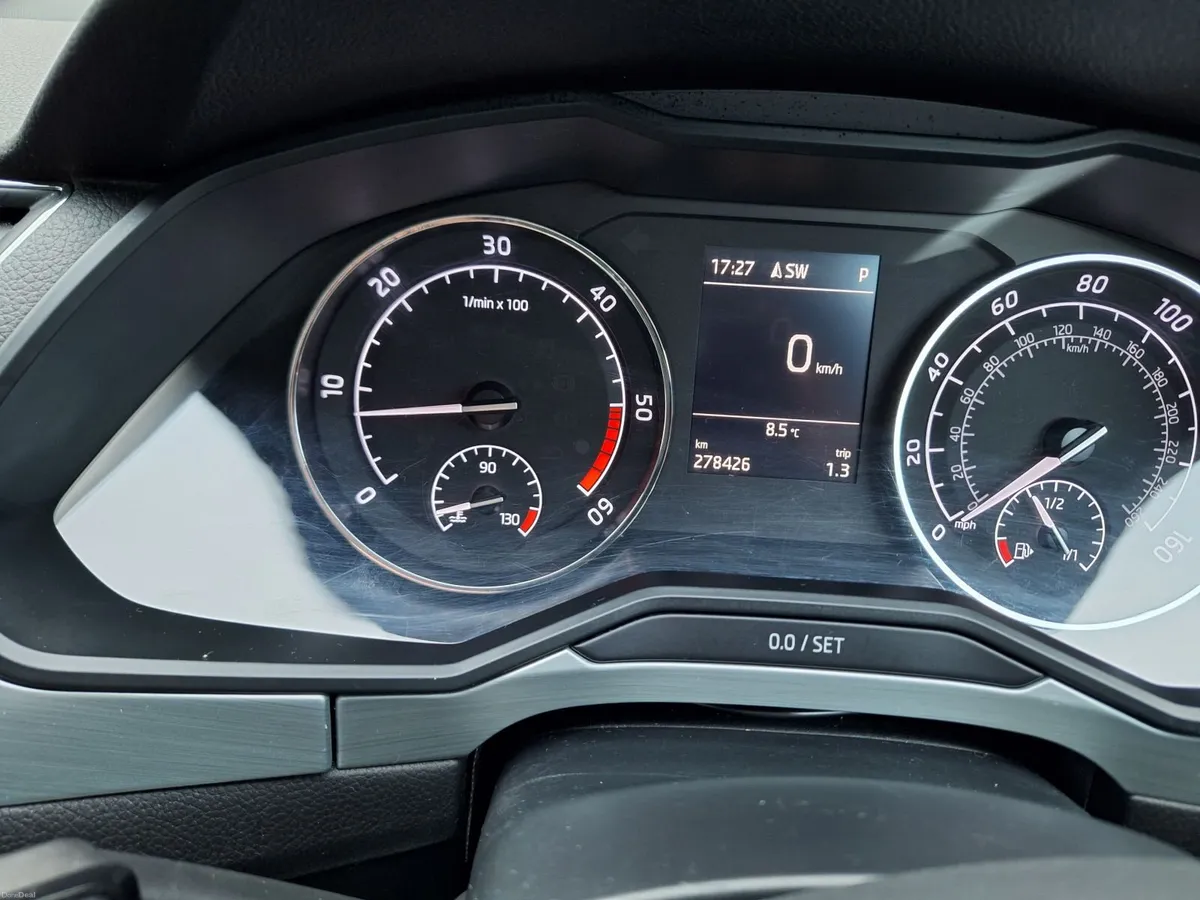 Skoda Superb 2018 - Image 2