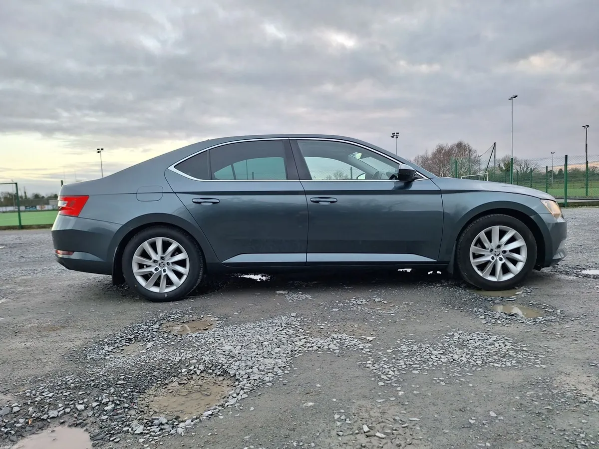 Skoda Superb 2018 - Image 4