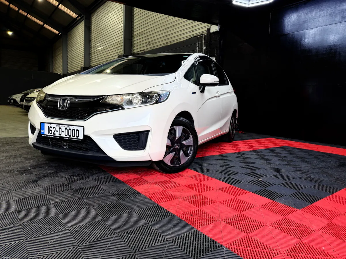 2016 Honda Fit Hybrid - Image 3