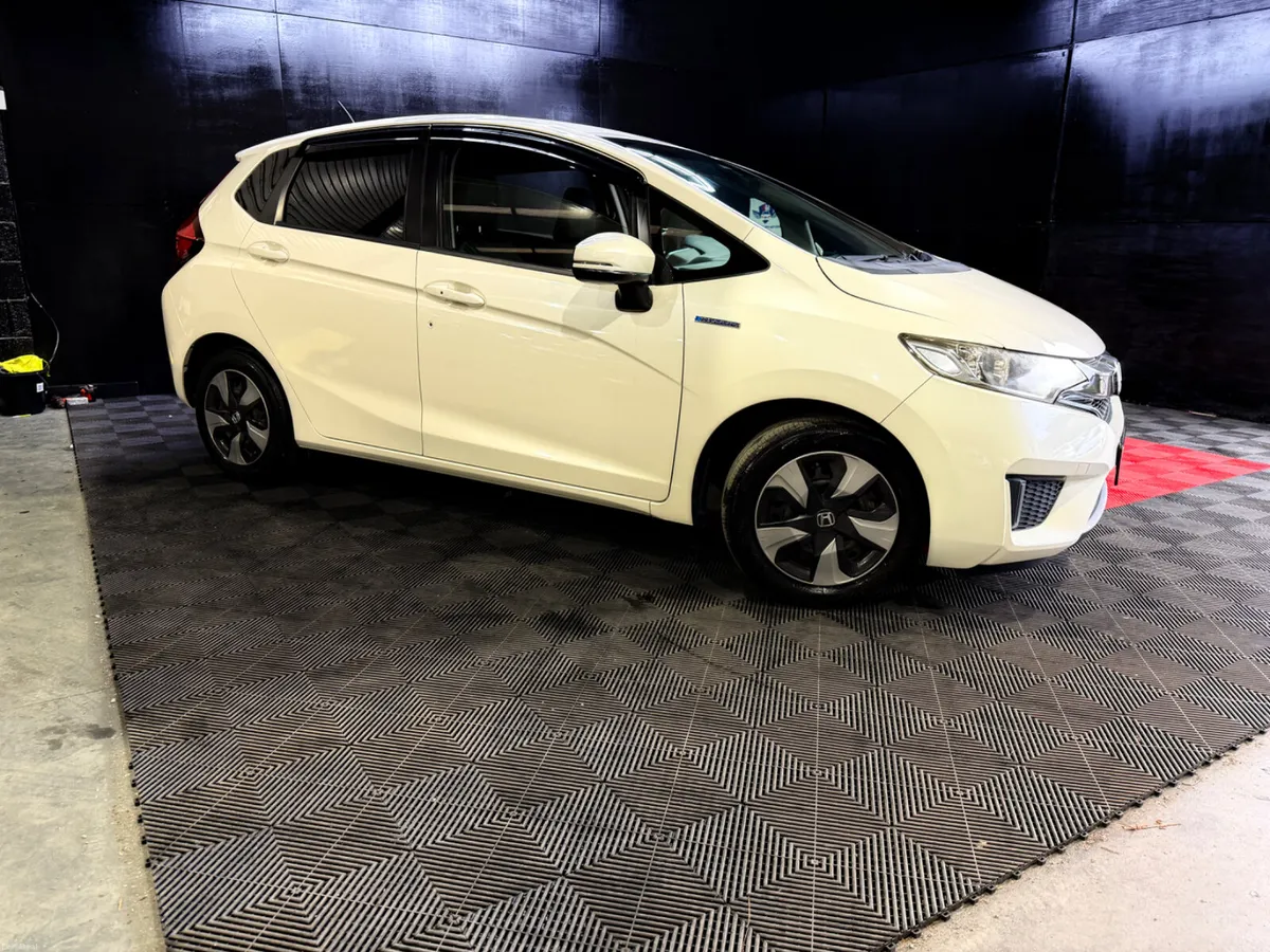 2016 Honda Fit Hybrid - Image 4