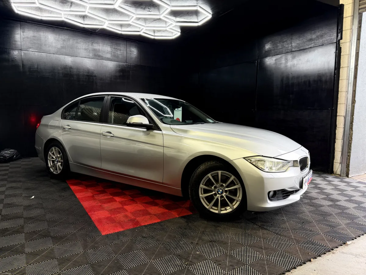 2015 BMW 320i  2.0  Auto (Low Kms ) - Image 4