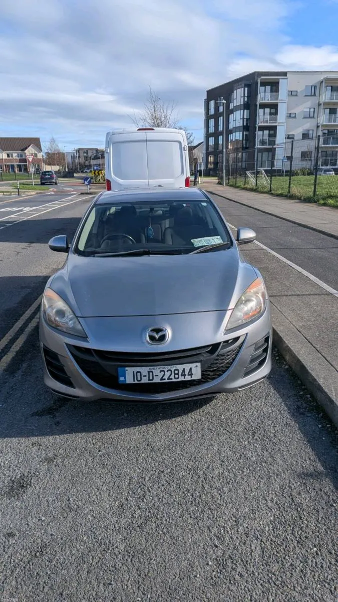Mazda 3 saloon grey 1.6 - Image 1