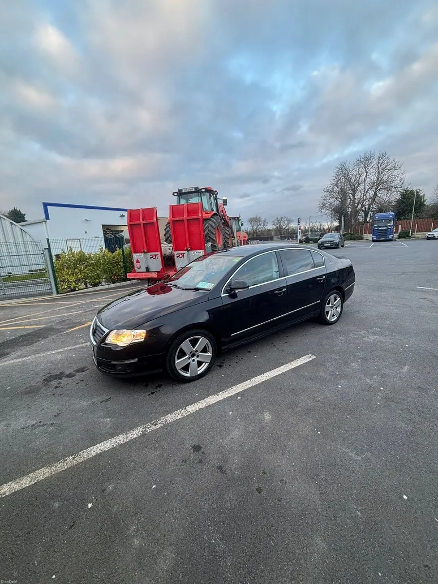 Volkswagen Passat 2010 - Image 1