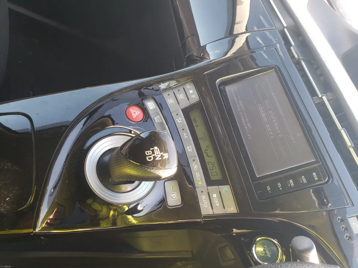 Toyota Prius 2015 - Image 2