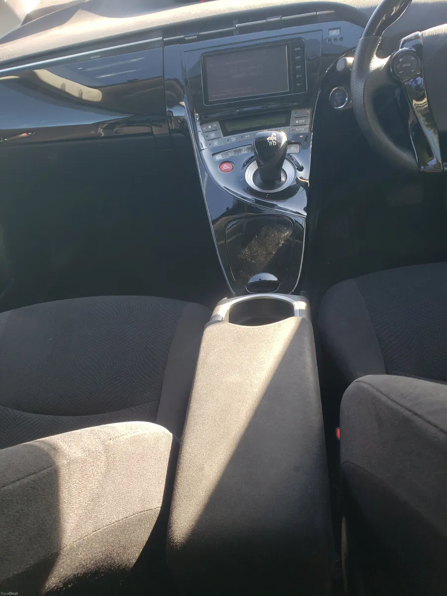 Toyota Prius 2015 - Image 4