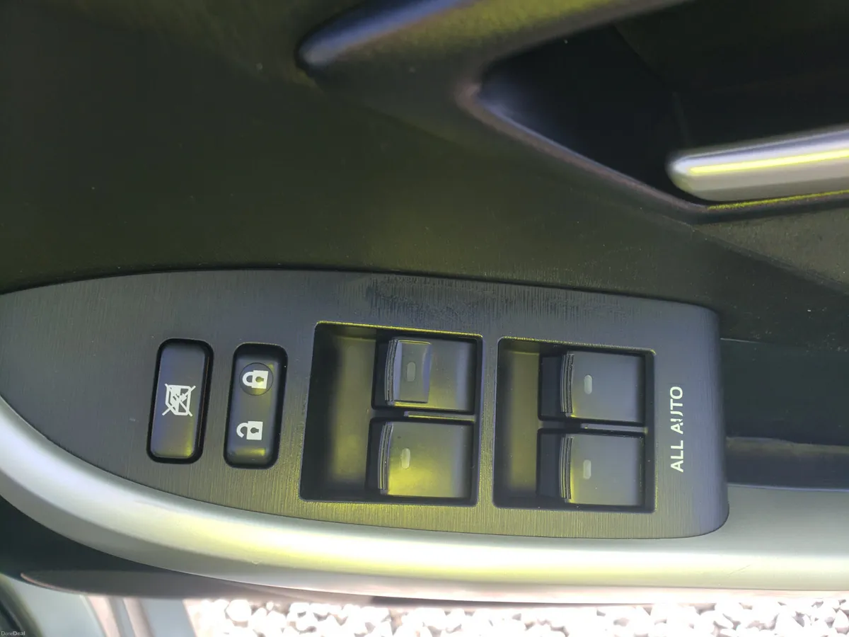 2015 toyota prius hybrid - Image 4