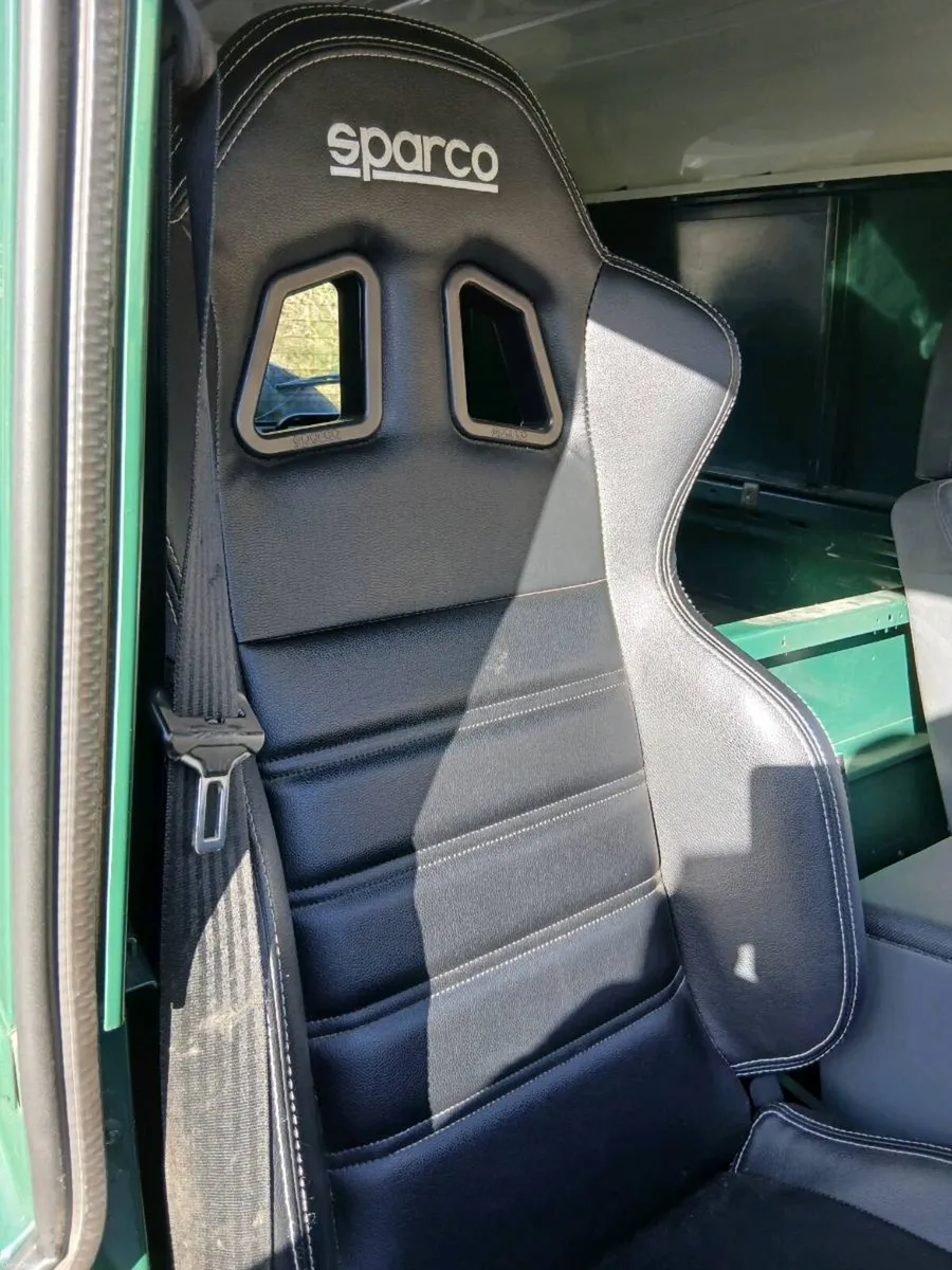 Land Rover Defender 90 2.5Tdi - Image 4