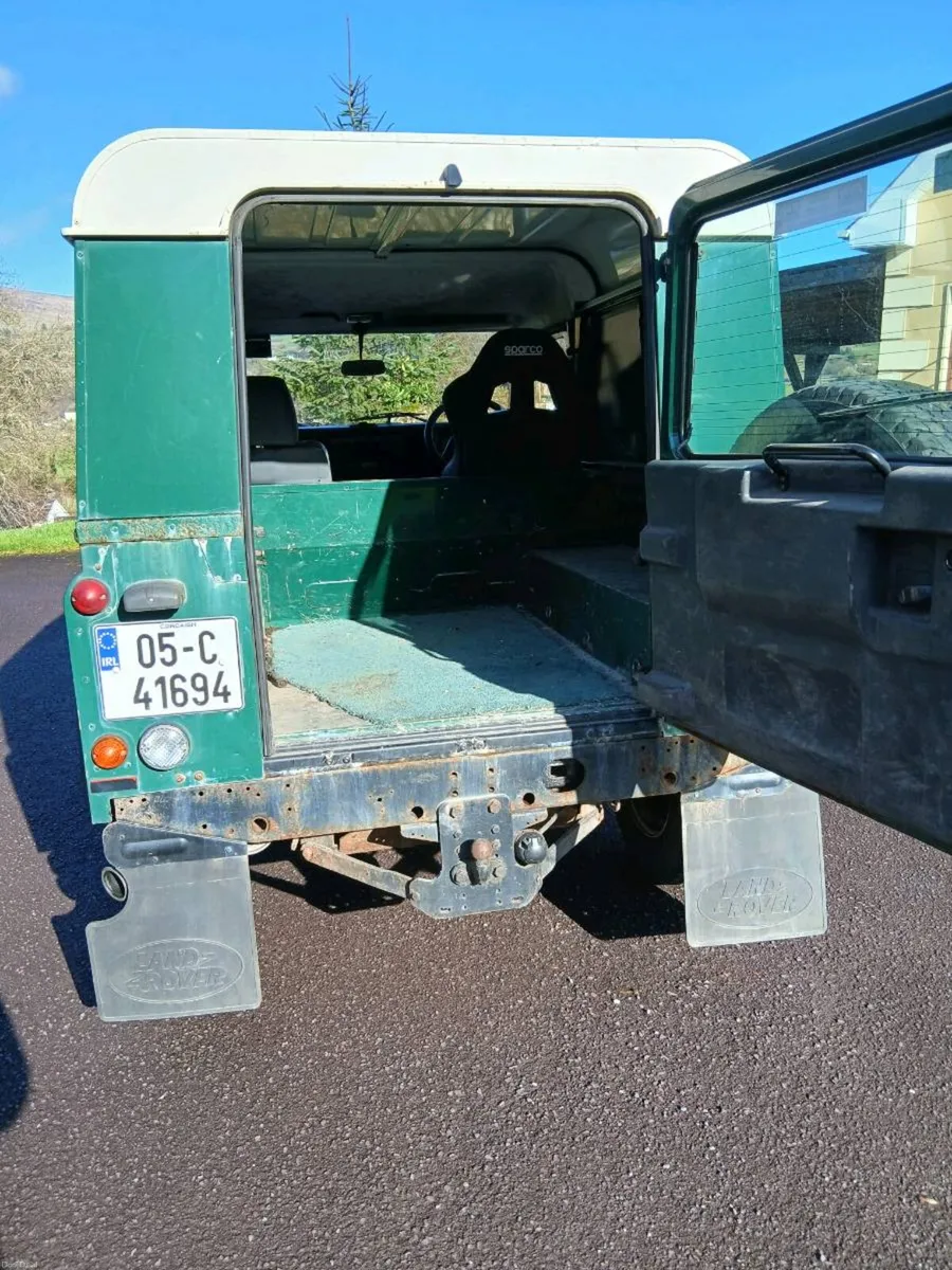 Land Rover Defender 90 2.5Tdi - Image 2