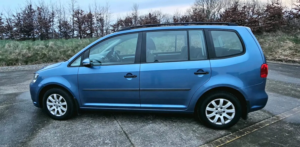 Volkswagen Touran 2013 - Image 2