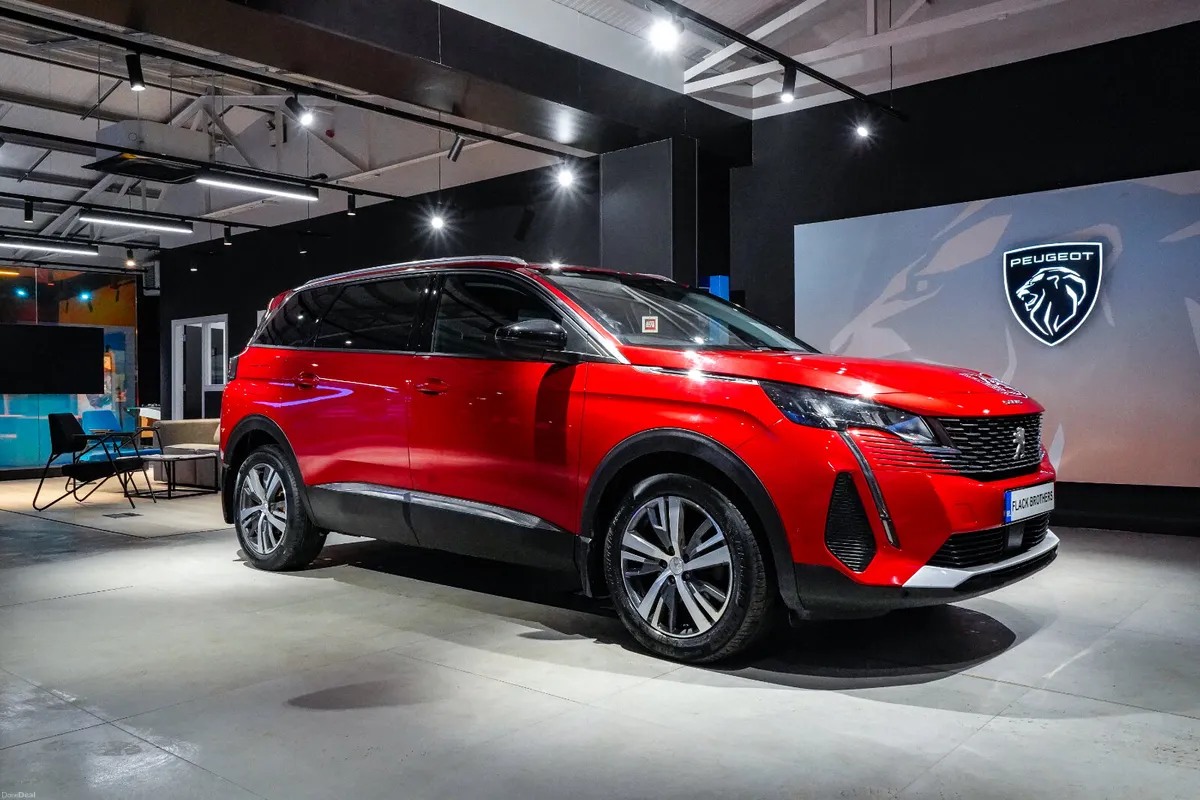 2022 Peugeot 5008 Allure 1.5 BlueHDi 130bhp Manual - Image 1