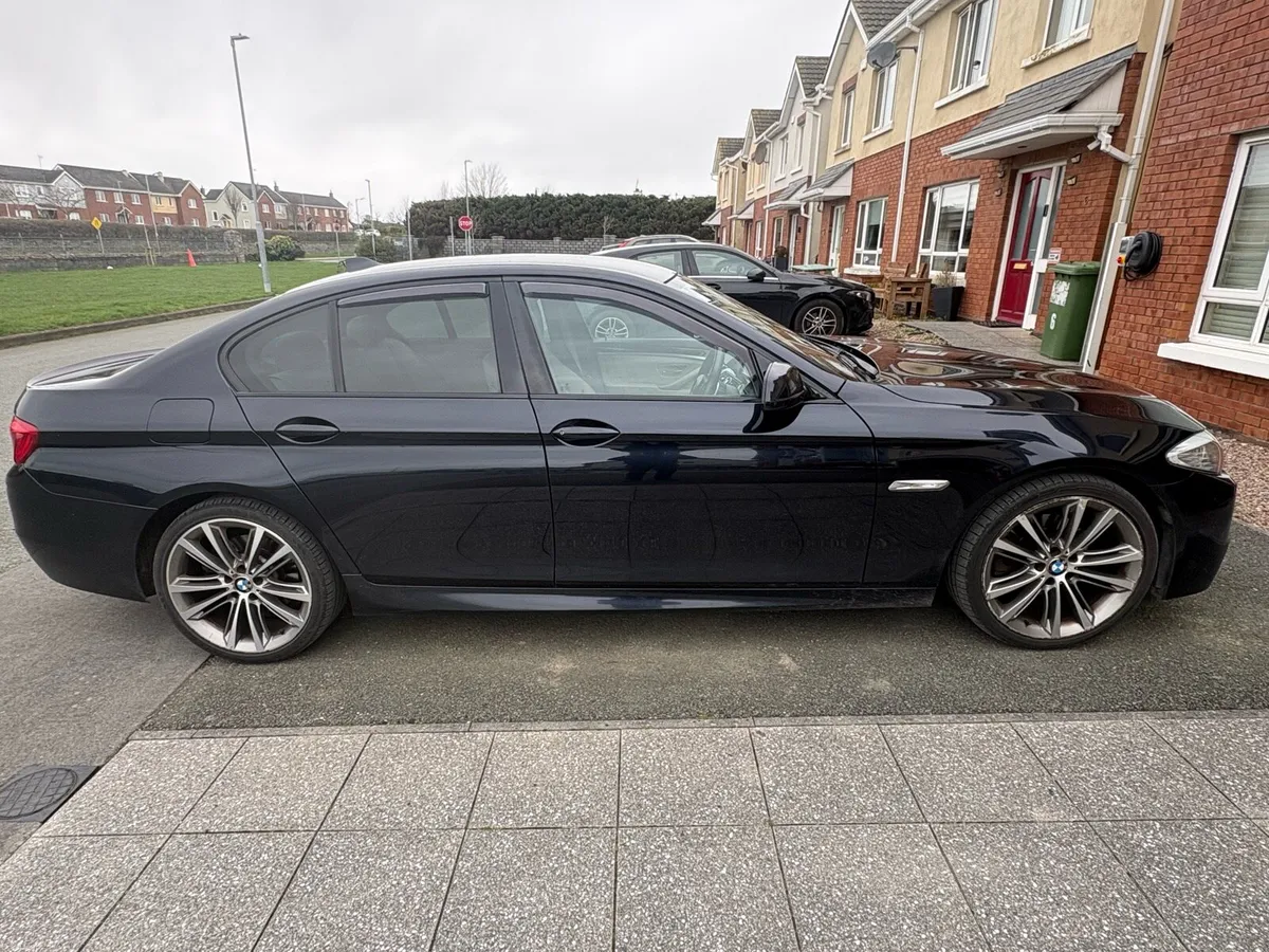 BMW 520 - Image 1