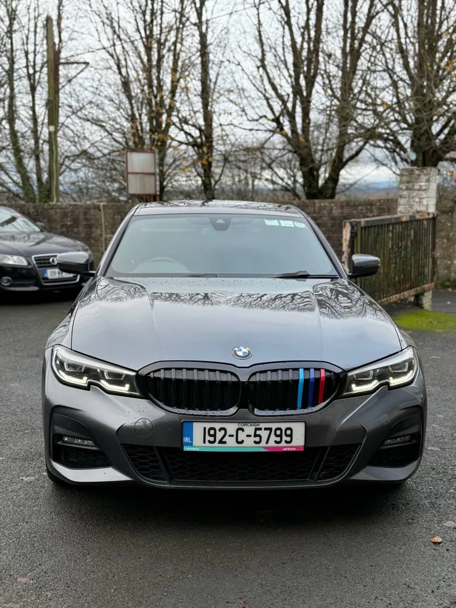 BMW 3-Series 2019 - Image 2