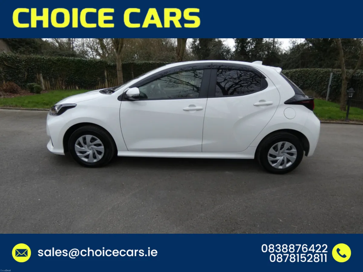 Toyota Yaris 1.5 AUTO HYBRID - Image 3