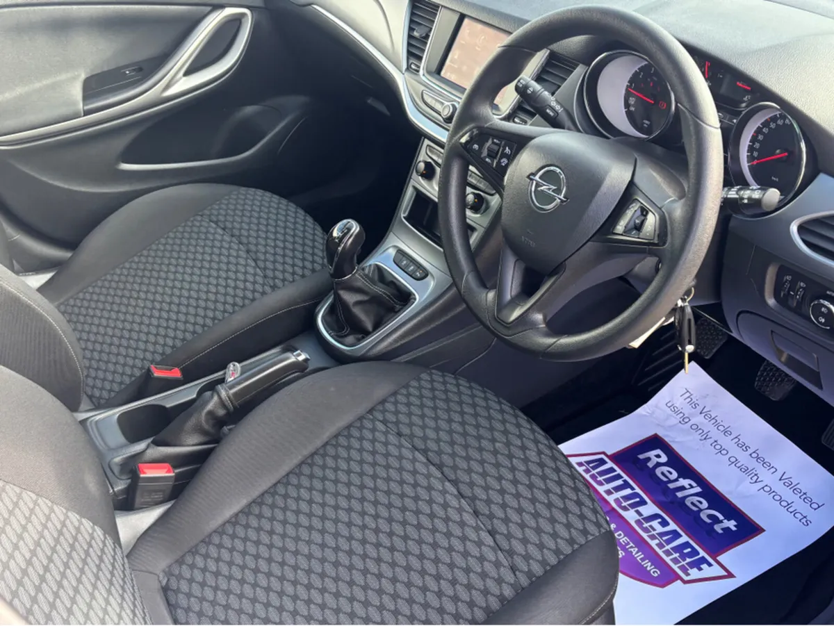 Opel Astra HATCH SC 1.2I TURBO 11 110PS 5 - Image 2